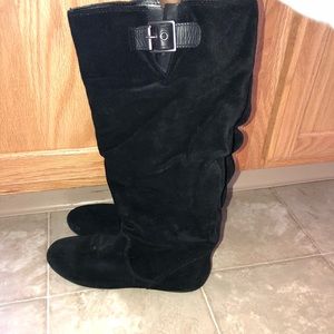 Black suede boots!! Buckle detail!!!